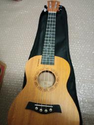 99新品牌单板23寸音质洪亮尤克里里。 99新品牌单板23寸音质洪亮尤克里里。